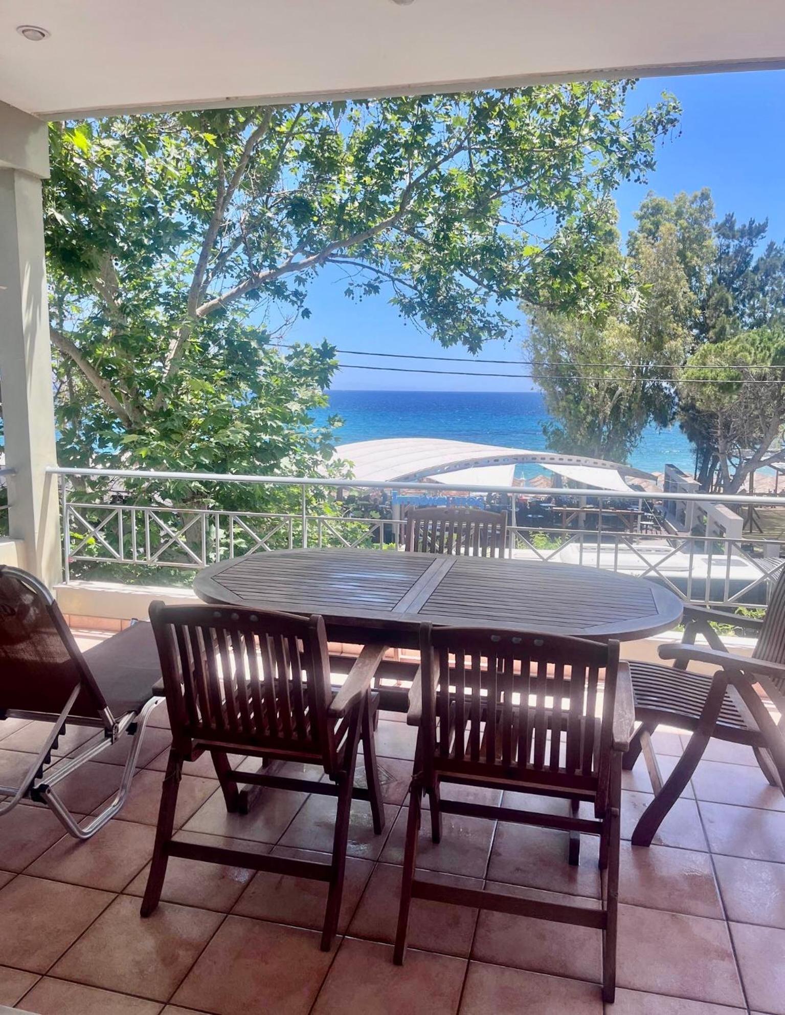 Chloe'S Sunrise Beach House Villa Atenas Exterior foto
